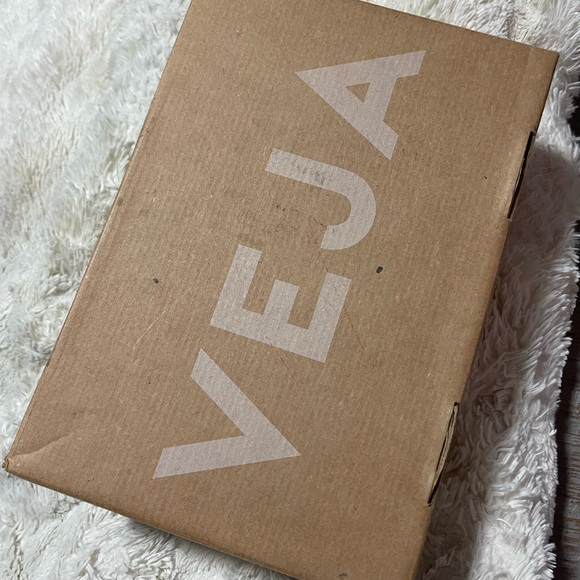 Leather veja, off white, blue,red. Looks like new and has only been used once! - Picture 7 of 7